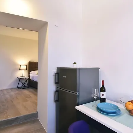 Apartment Pia Volosko,